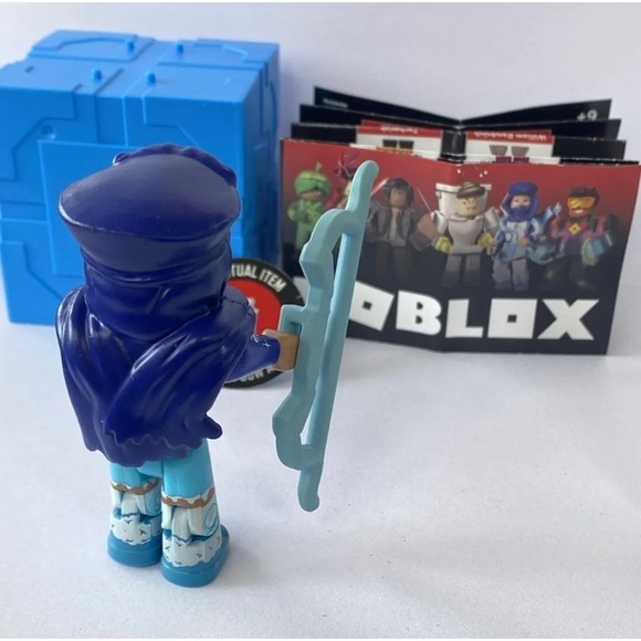 Roblox STAR SORORITY WINTER HUNTER Series 9 Frozen Bow & Quiver Virtual Code Toy - Picture 5 of 10